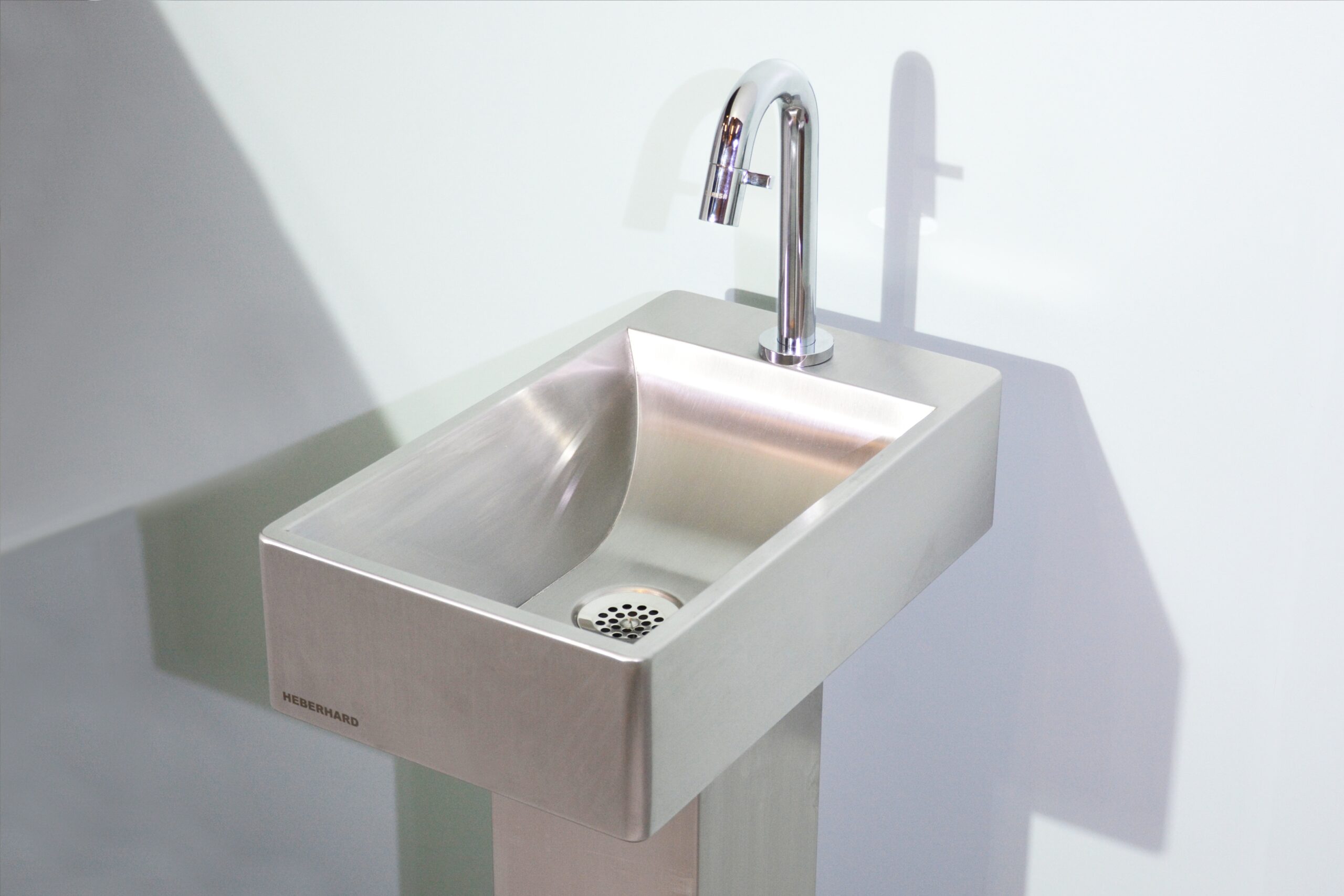 160025 Edelstahl Trinkbrunnen Hammer mit bauseitigem KW-Ventil