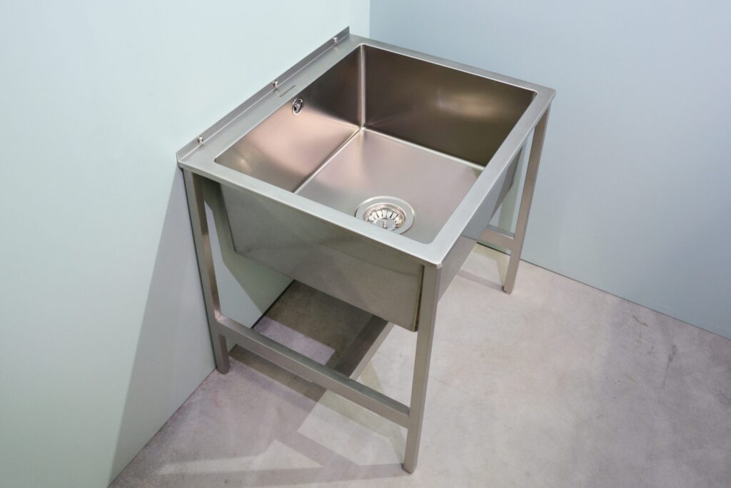 Edelstahl Werkraumbecken SOLID 560: 304UB6 Fußgestell für Ausgussbecken in Kombination mit Solid 560 Art-Nr 307100H